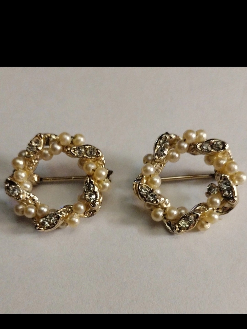 2pc Vintage Round Gold Brooches Faux Pearl Clear Rhinestone Cluster Wreath Pin